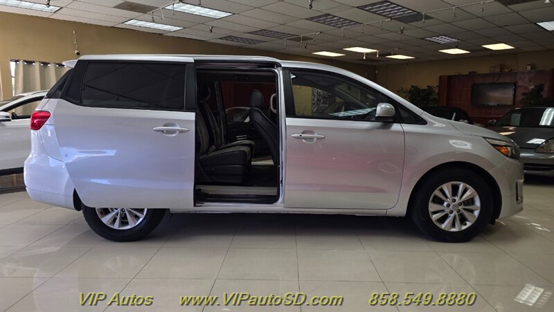2017 Kia Sedona LX - Photo 14 - San Diego, CA 92126