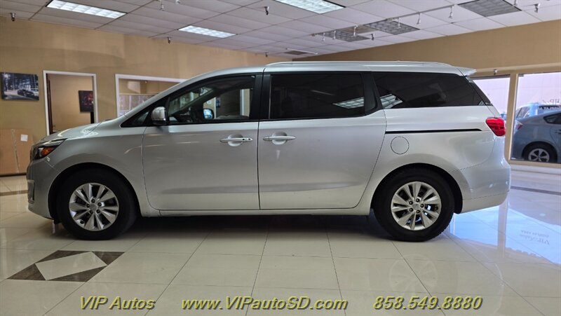 2017 Kia Sedona LX - Photo 6 - San Diego, CA 92126