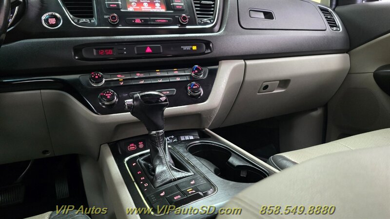 2017 Kia Sedona LX - Photo 20 - San Diego, CA 92126