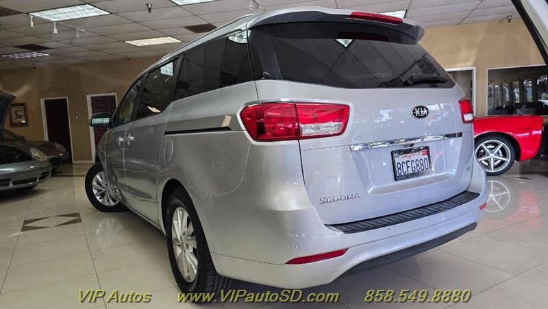 2017 Kia Sedona LX - Photo 3 - San Diego, CA 92126
