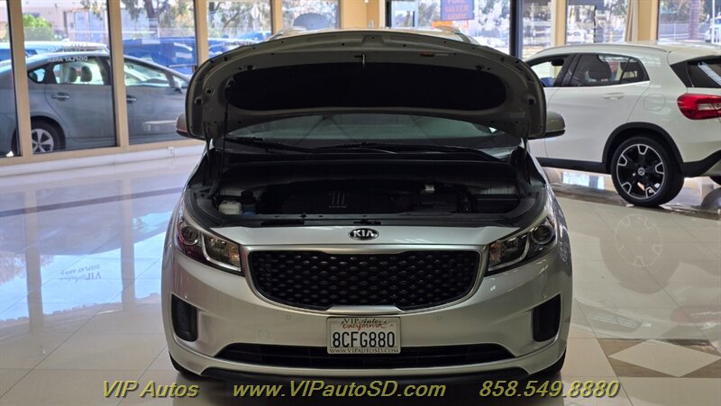 2017 Kia Sedona LX - Photo 10 - San Diego, CA 92126