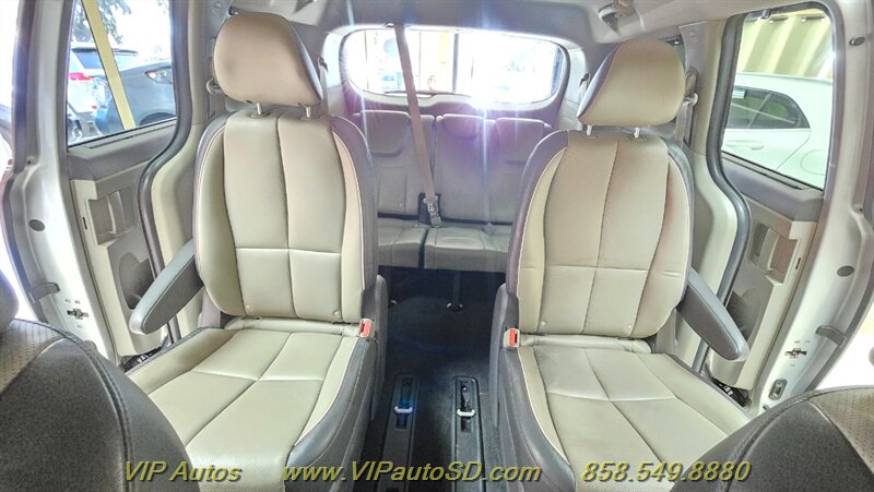 2017 Kia Sedona LX - Photo 18 - San Diego, CA 92126