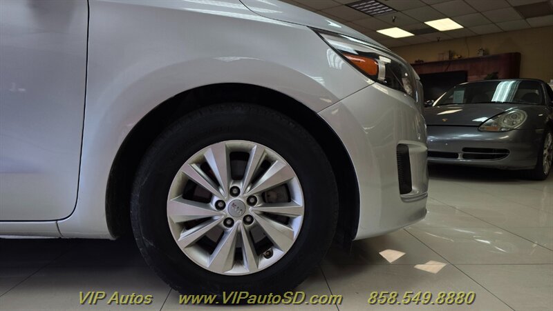 2017 Kia Sedona LX - Photo 23 - San Diego, CA 92126