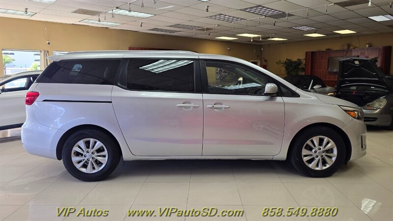 2017 Kia Sedona LX - Photo 5 - San Diego, CA 92126