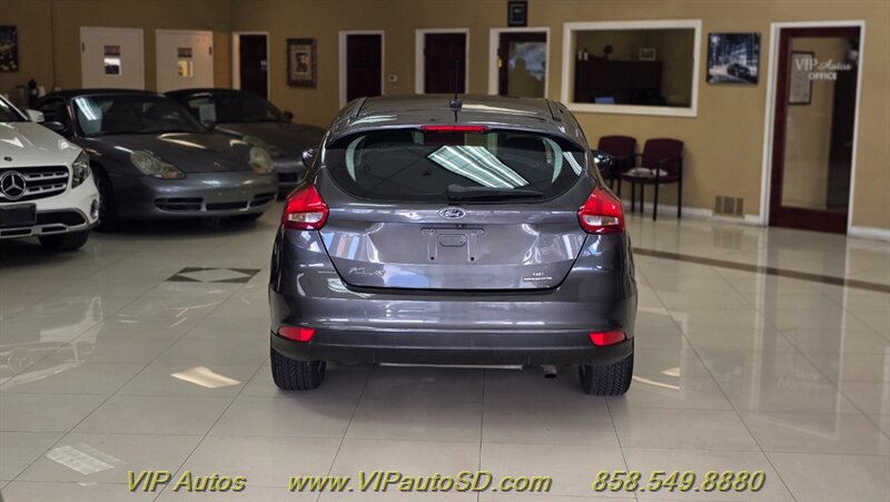 2015 Ford Focus 5 Door Hatch SE's photo