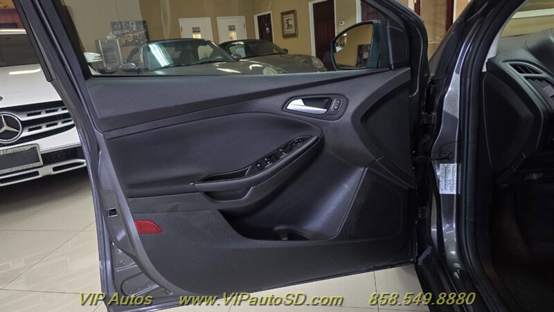 2015 Ford Focus SE - Photo 10 - San Diego, CA 92126