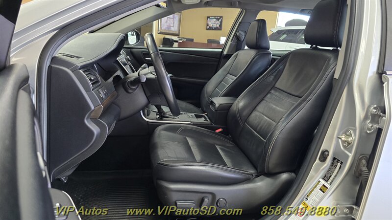 2017 Toyota Camry XLE V6 - Photo 15 - San Diego, CA 92126