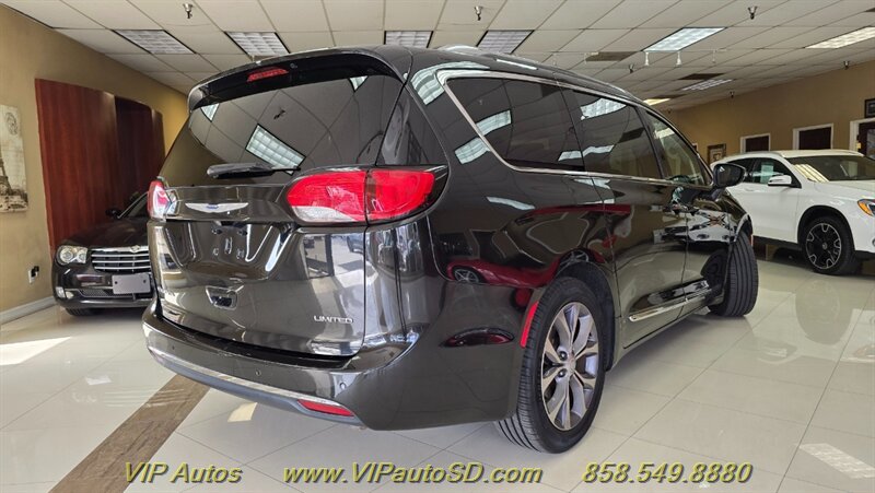 2019 Chrysler Pacifica Limited - Photo 3 - San Diego, CA 92126