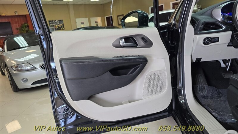 2019 Chrysler Pacifica Limited - Photo 23 - San Diego, CA 92126