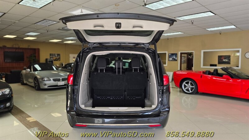 2019 Chrysler Pacifica Limited - Photo 12 - San Diego, CA 92126