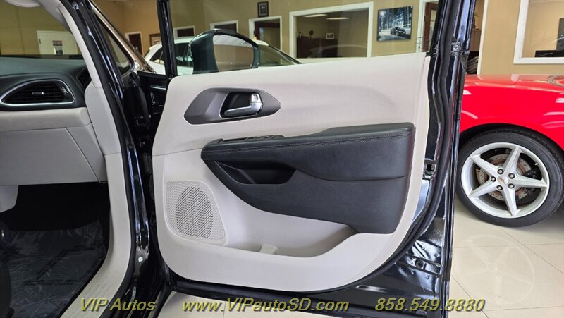 2019 Chrysler Pacifica Limited - Photo 24 - San Diego, CA 92126