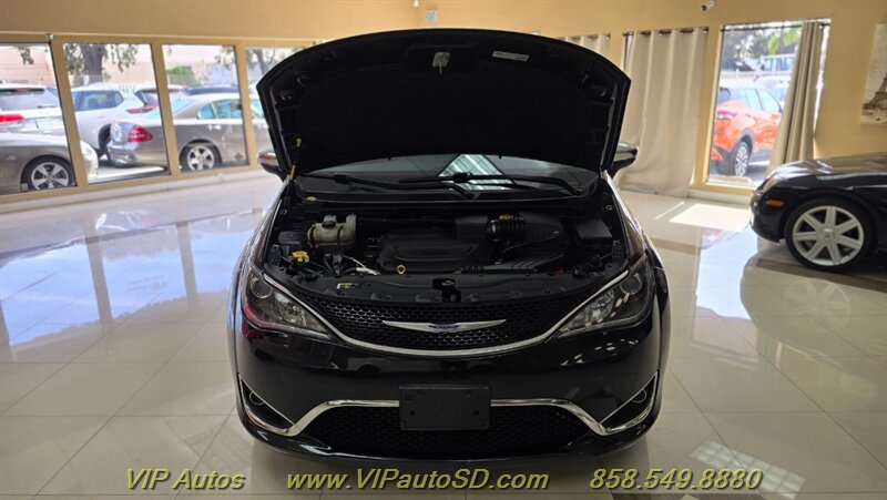 2019 Chrysler Pacifica Limited - Photo 11 - San Diego, CA 92126
