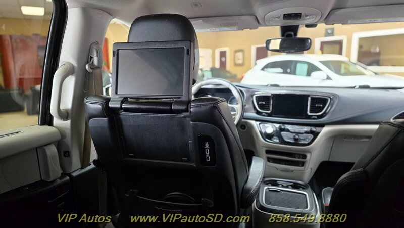 2019 Chrysler Pacifica Limited - Photo 18 - San Diego, CA 92126