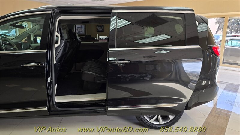 2019 Chrysler Pacifica Limited - Photo 8 - San Diego, CA 92126
