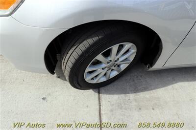 2011 Toyota Camry XLE V6   - Photo 31 - San Diego, CA 92104