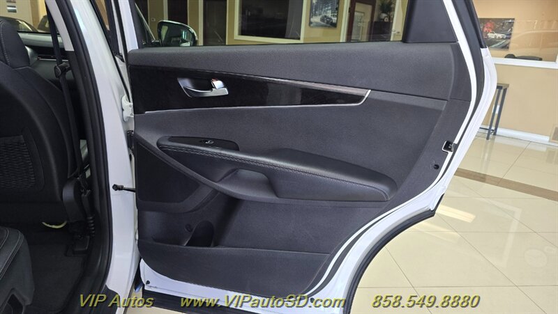 2016 Kia Sorento EX V6 - Photo 13 - San Diego, CA 92126