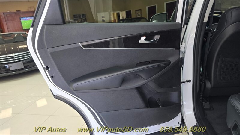 2016 Kia Sorento EX V6 - Photo 12 - San Diego, CA 92126