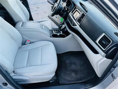 2015 Toyota Highlander LE   - Photo 11 - San Diego, CA 92115