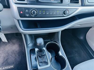 2015 Toyota Highlander LE   - Photo 10 - San Diego, CA 92115