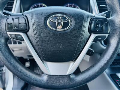 2015 Toyota Highlander LE   - Photo 9 - San Diego, CA 92115