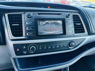 2015 Toyota Highlander LE   - Photo 14 - San Diego, CA 92115