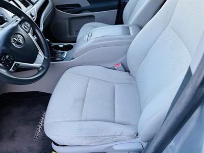 2015 Toyota Highlander LE   - Photo 8 - San Diego, CA 92115