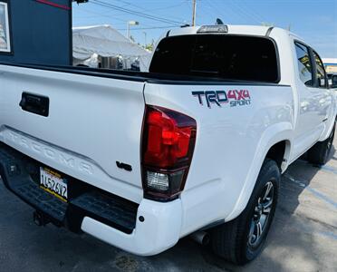 2019 Toyota Tacoma TRD Sport  4x4 V-6 - Photo 6 - San Diego, CA 92115