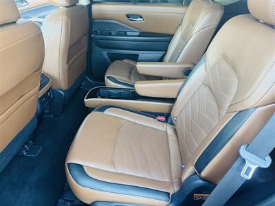 2022 Nissan Pathfinder Platinum   - Photo 16 - San Diego, CA 92115