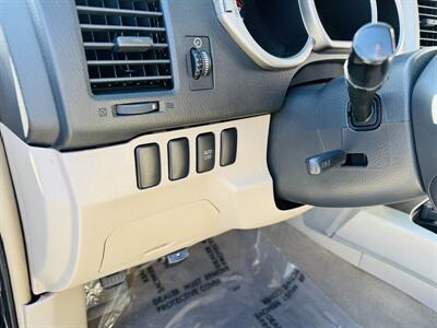 2005 Toyota 4Runner SR5  V-8 - Photo 10 - San Diego, CA 92115