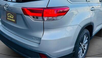 2019 Toyota Highlander XLE   - Photo 6 - San Diego, CA 92115