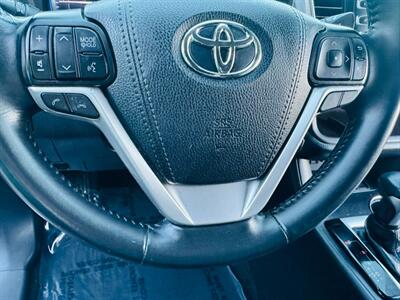 2019 Toyota Highlander XLE   - Photo 9 - San Diego, CA 92115