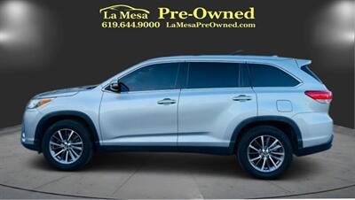 2019 Toyota Highlander XLE   - Photo 2 - San Diego, CA 92115