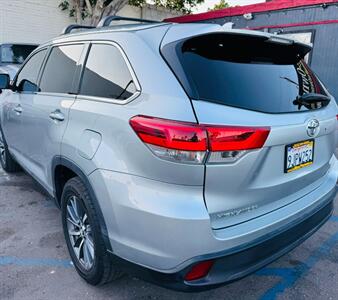 2019 Toyota Highlander XLE   - Photo 3 - San Diego, CA 92115