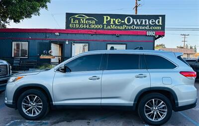 2019 Toyota Highlander XLE   - Photo 2 - San Diego, CA 92115