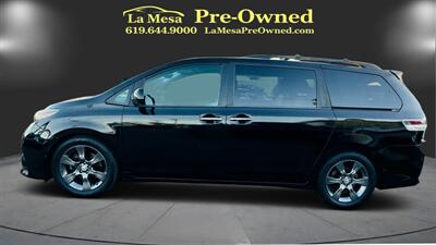 2016 Toyota Sienna SE Premium 8-Passeng - Photo 2 - San Diego, CA 92115
