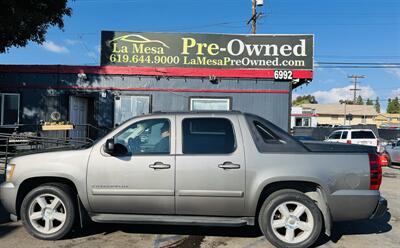2007 Chevrolet Avalanche LTZ 1500   - Photo 2 - San Diego, CA 92115