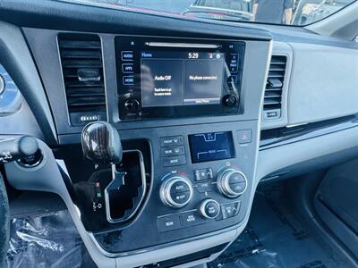 2015 Toyota Sienna XLE 8-Passenger - Photo 19 - San Diego, CA 92115