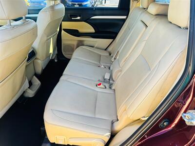 2019 Toyota Highlander XLE   - Photo 20 - San Diego, CA 92115