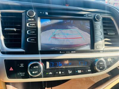 2019 Toyota Highlander XLE   - Photo 11 - San Diego, CA 92115