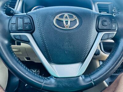 2019 Toyota Highlander XLE   - Photo 10 - San Diego, CA 92115