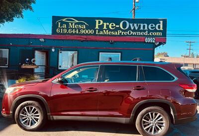 2019 Toyota Highlander XLE   - Photo 2 - San Diego, CA 92115