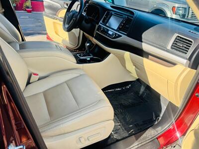 2019 Toyota Highlander XLE   - Photo 16 - San Diego, CA 92115