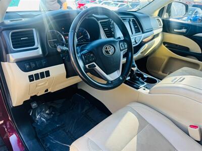 2019 Toyota Highlander XLE   - Photo 14 - San Diego, CA 92115