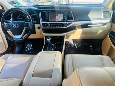 2019 Toyota Highlander XLE   - Photo 15 - San Diego, CA 92115