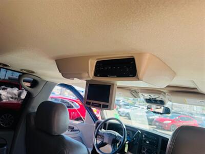 2005 Chevrolet Suburban 1500 LT   - Photo 14 - San Diego, CA 92115