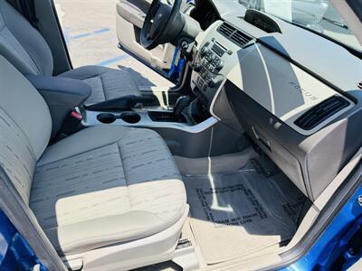 2011 Ford Focus SE  71K - Photo 12 - San Diego, CA 92115