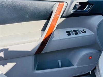 2012 Toyota Highlander Limited   - Photo 21 - San Diego, CA 92115