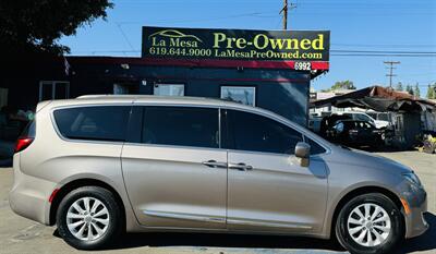 2017 Chrysler Pacifica Touring-L  84k Miles - Photo 5 - San Diego, CA 92115