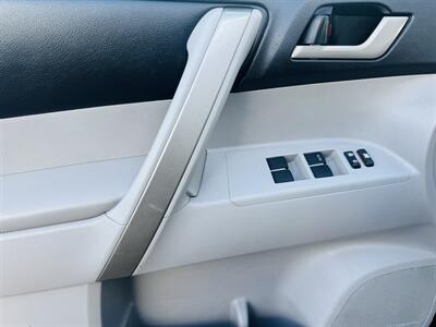 2012 Toyota Highlander SE   - Photo 7 - San Diego, CA 92115