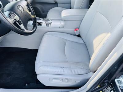 2012 Toyota Highlander SE   - Photo 8 - San Diego, CA 92115